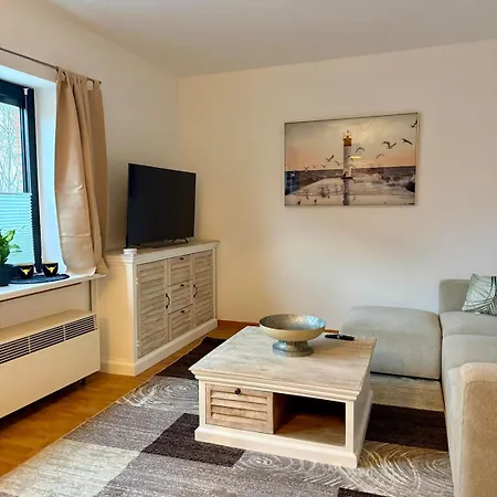 Apartment Neue 50qm 2 Bis 3 Personen Gern Mit Hund Grosser Garten Friedrichskoog